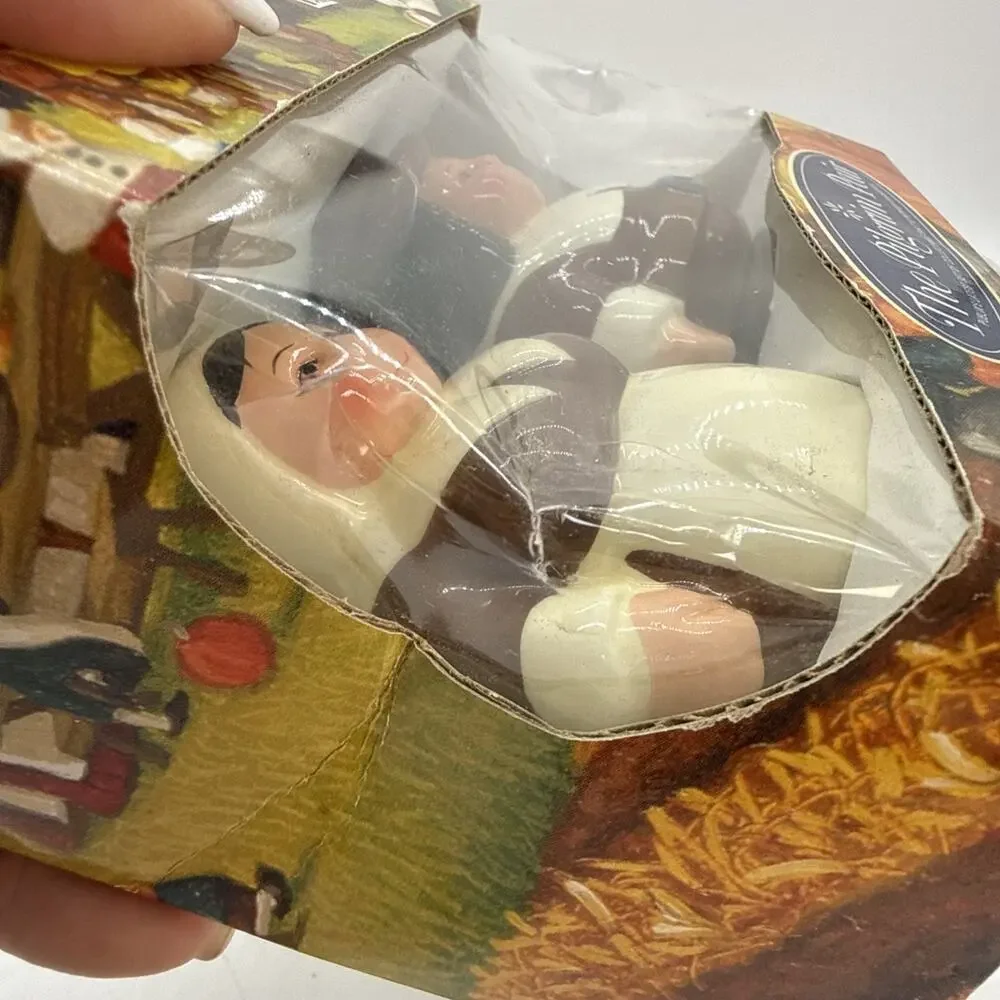 Publix® Encore Edition The Pilgrim Pair Salt & Pepper Shaker Year 2000 Edition